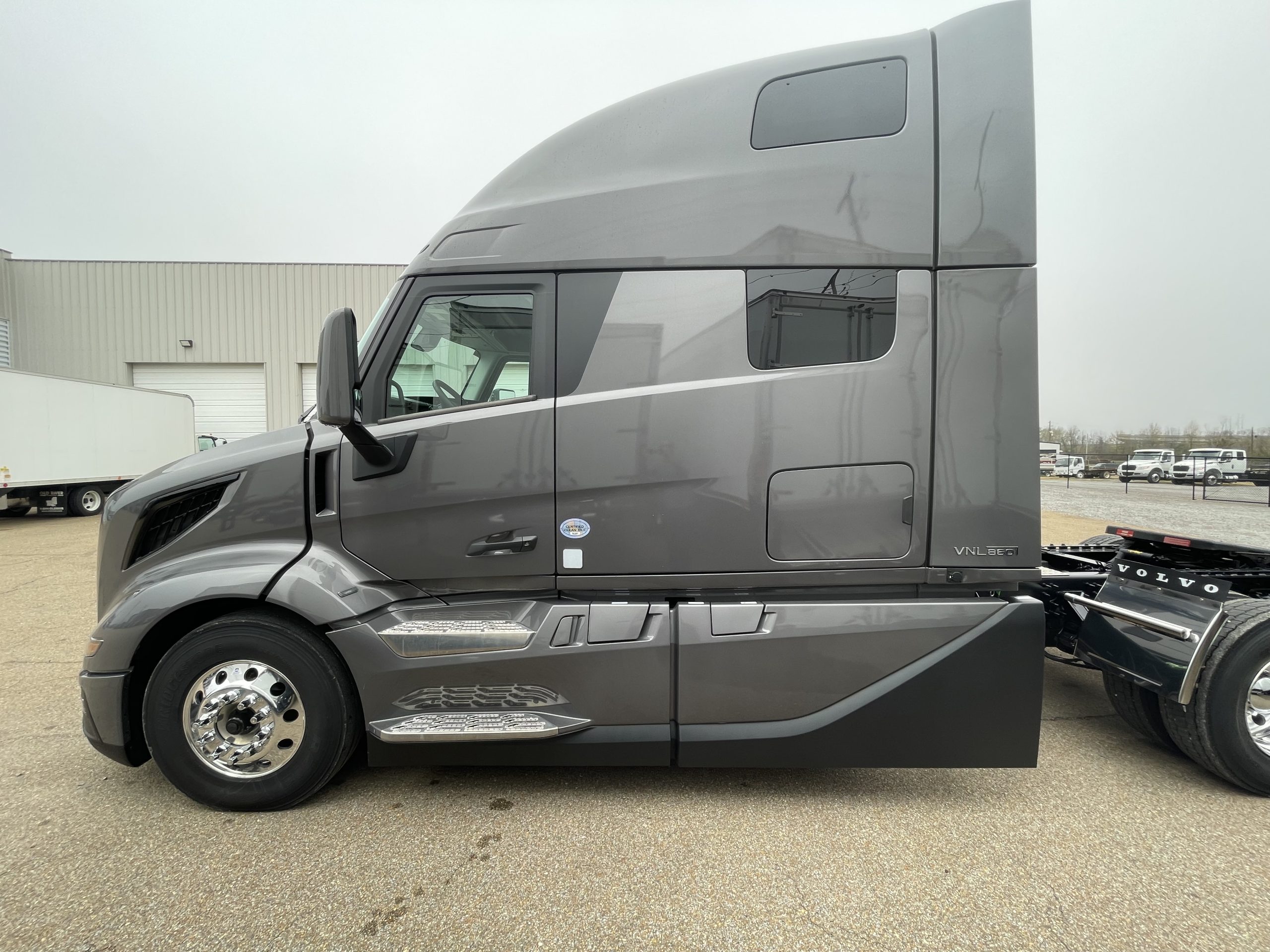 2025 Volvo VNL 860 Edge Black SN689513 - image 6 of 6