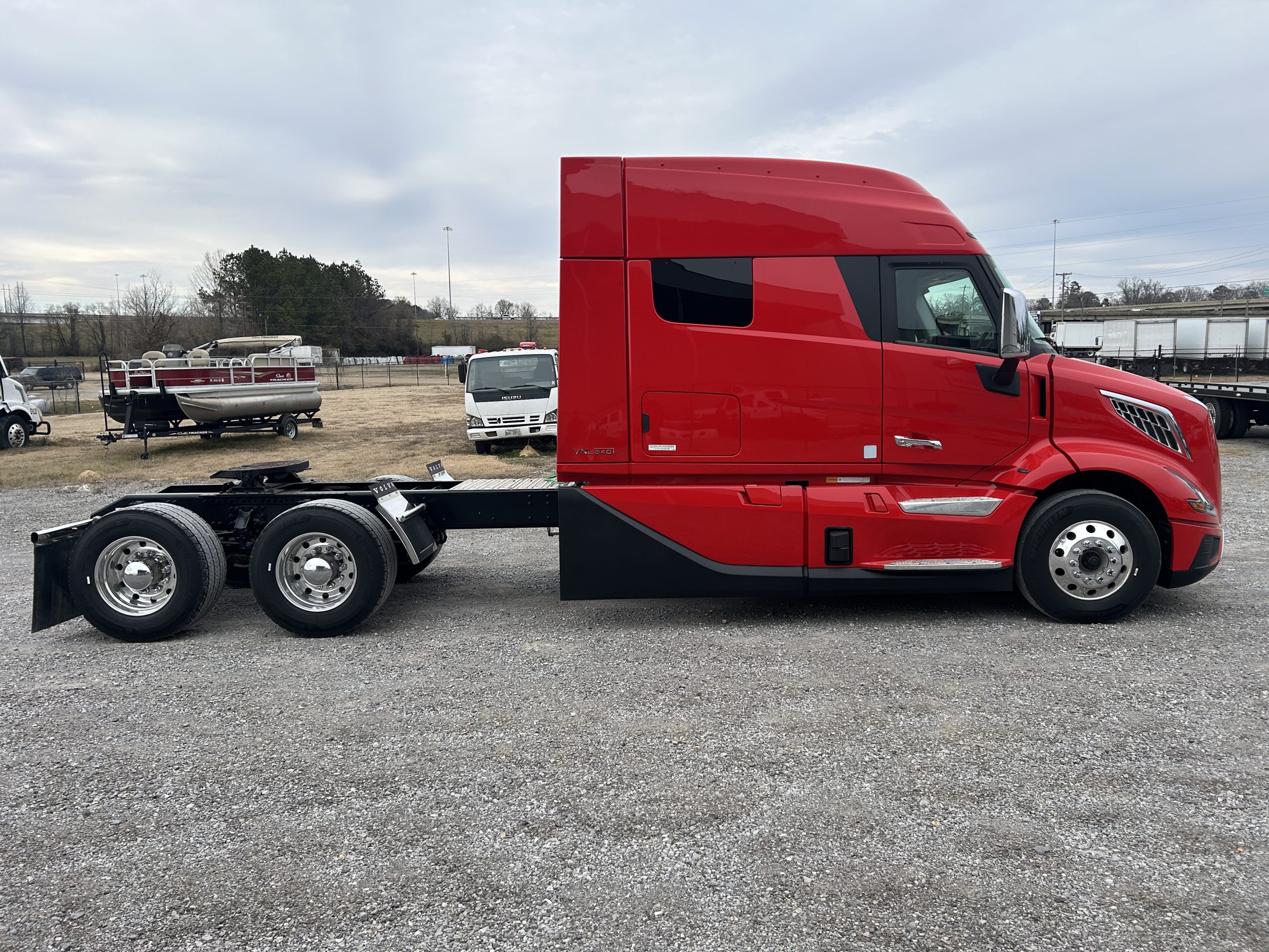 2025 VOLVO VNL 640 ULTIMATE SN692933 - image 4 of 6