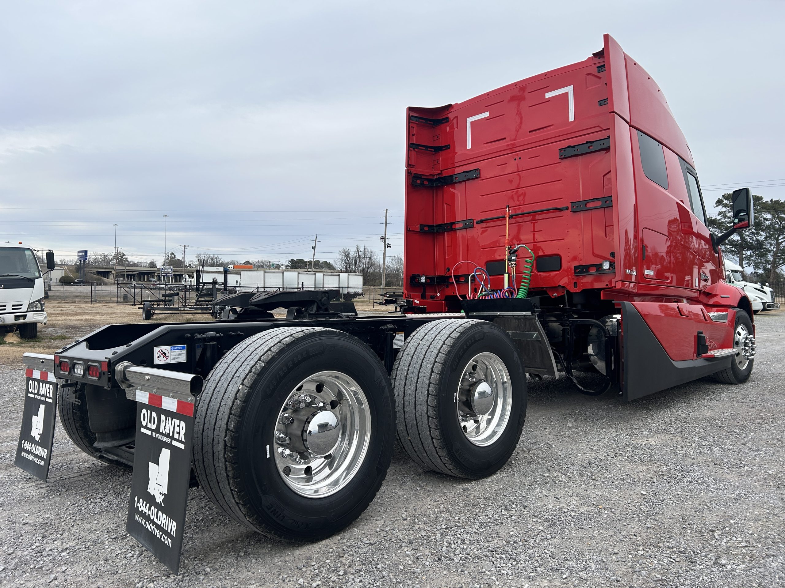 2025 VOLVO VNL 640 ULTIMATE SN692933 - image 5 of 6