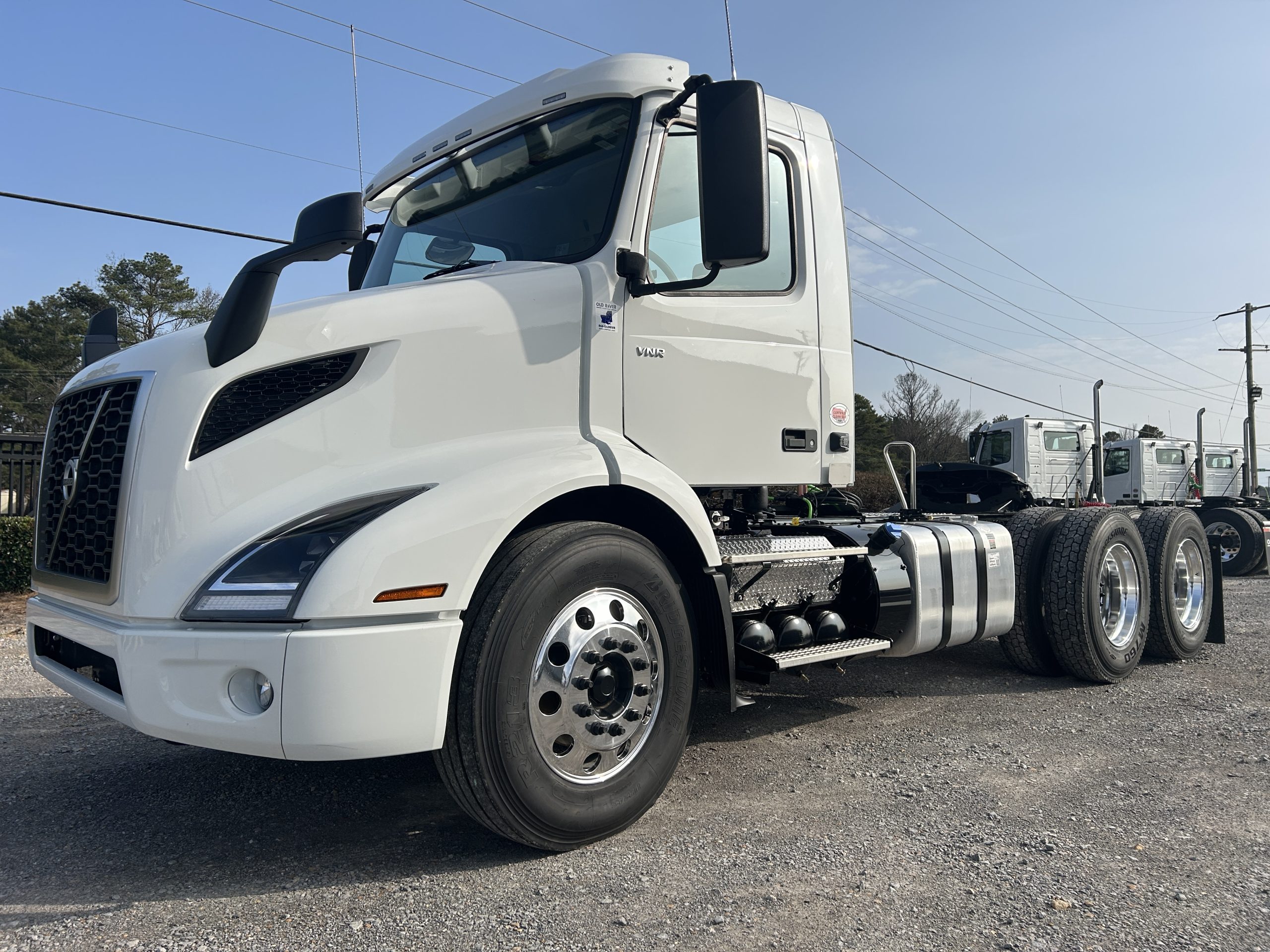 2026 Volvo VNR 300 Day Cabs - Fleet of 18 Available - image 1 of 6