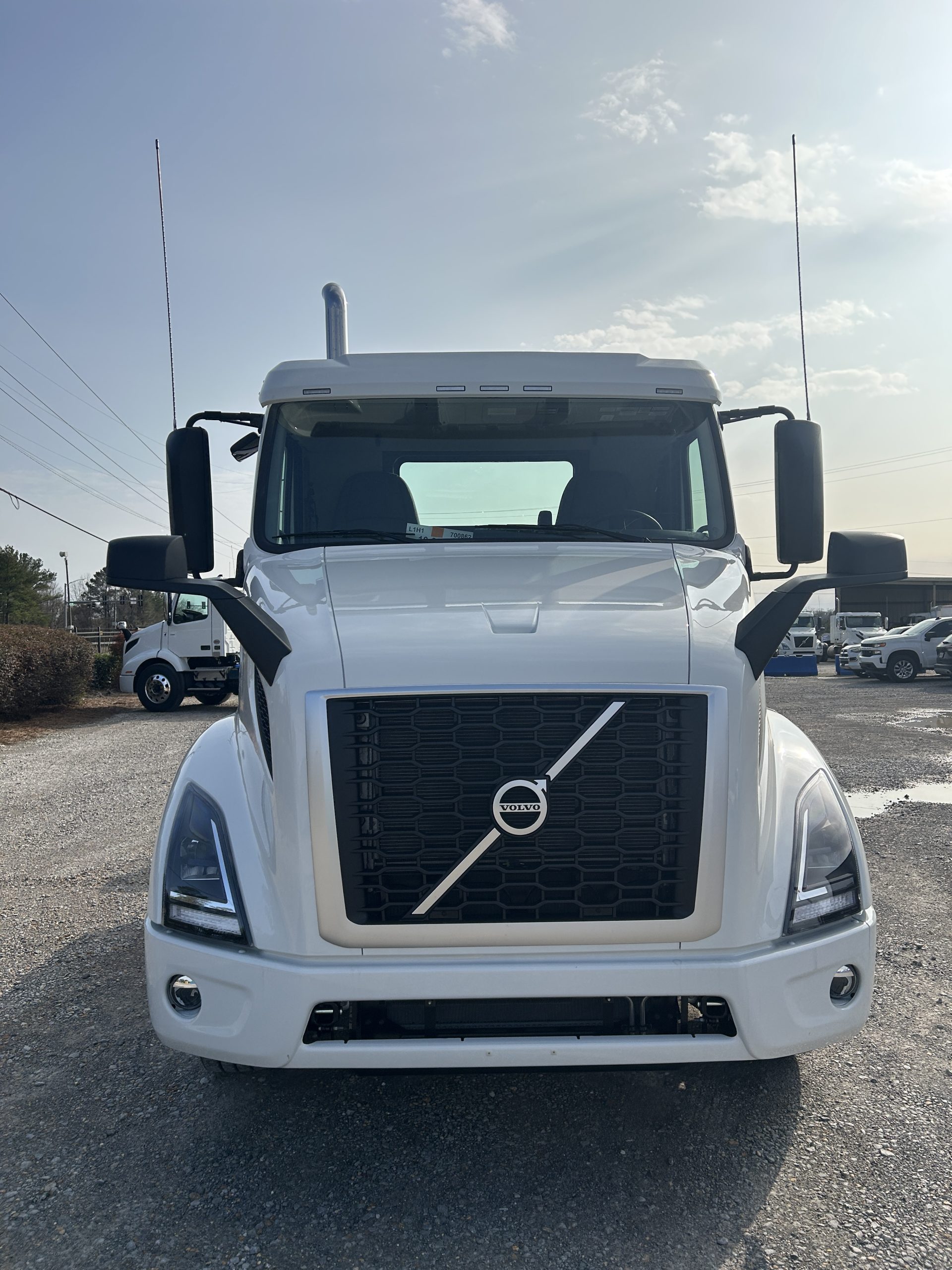 2026 Volvo VNR 300 Day Cabs - Fleet of 18 Available - image 3 of 6