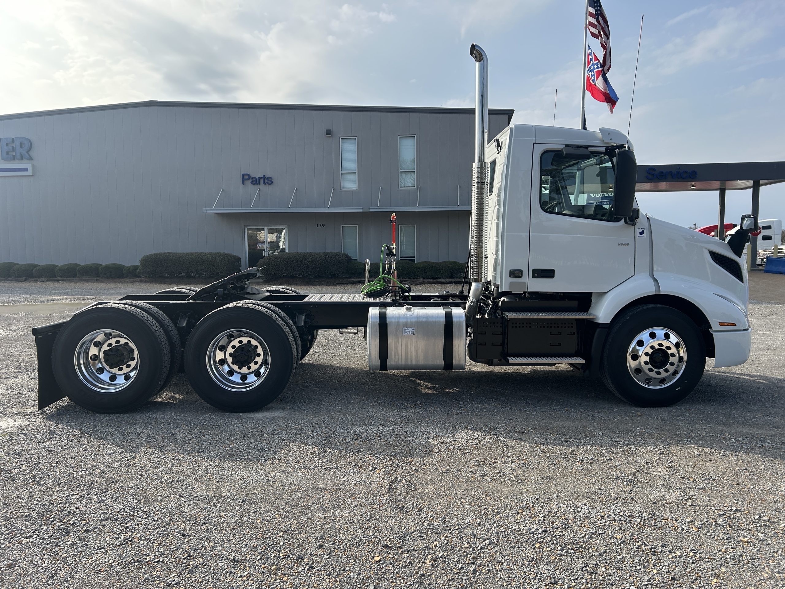 2026 Volvo VNR 300 Day Cabs - Fleet of 18 Available - image 5 of 6