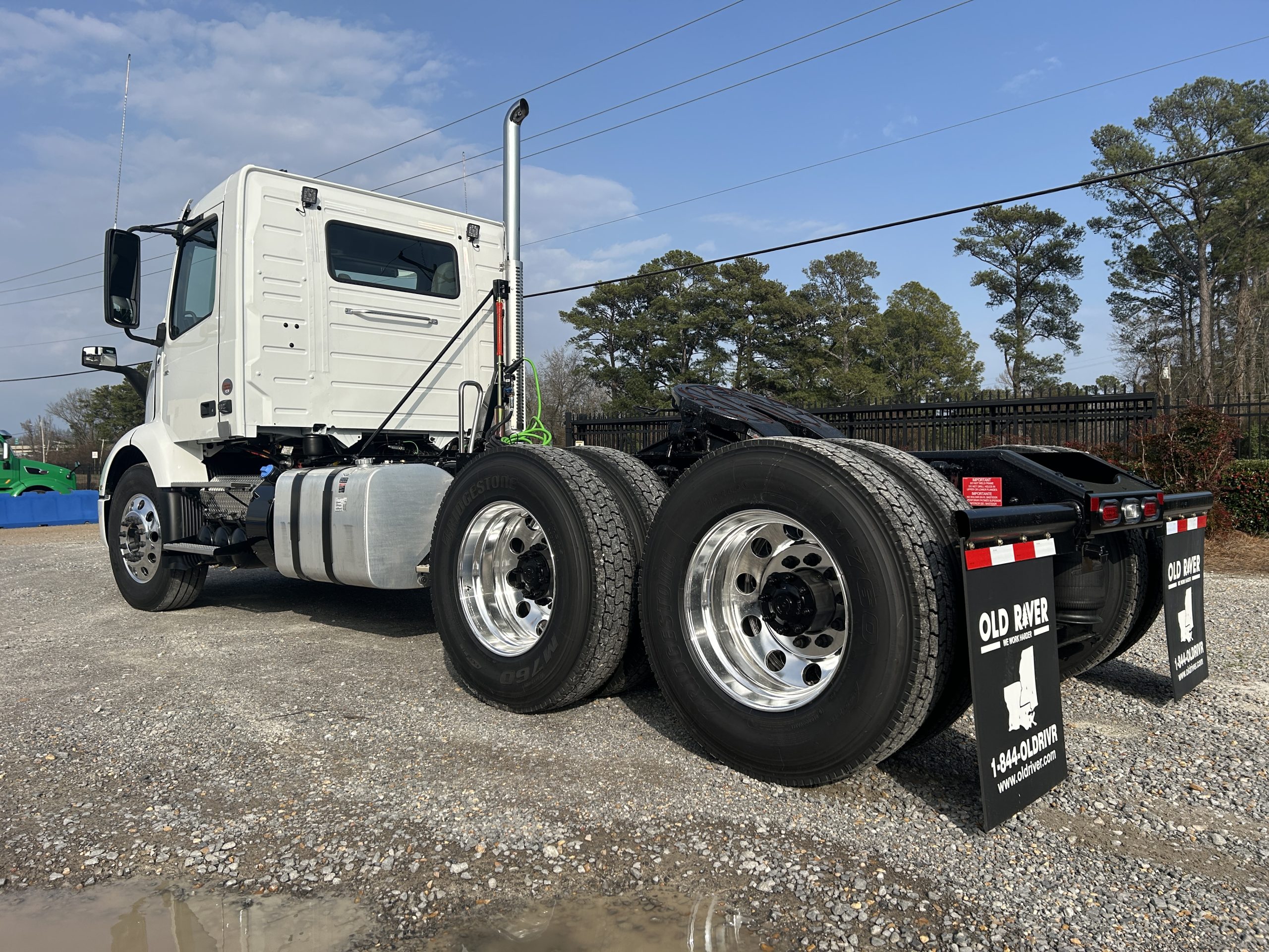 2026 Volvo VNR 300 Day Cabs - Fleet of 18 Available - image 6 of 6