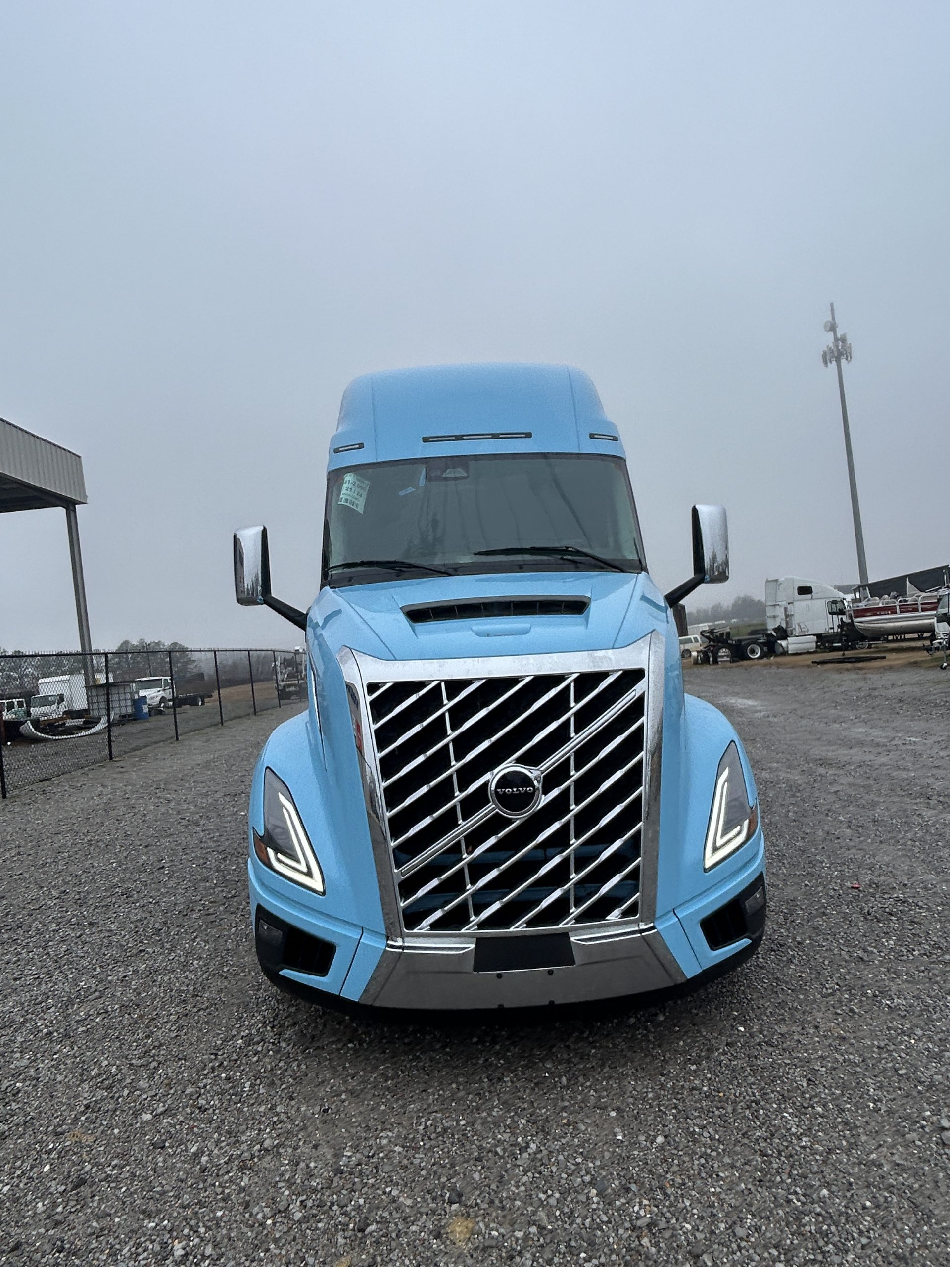 2025 Volvo VNL 860 Ultimate SN689512 - image 4 of 6
