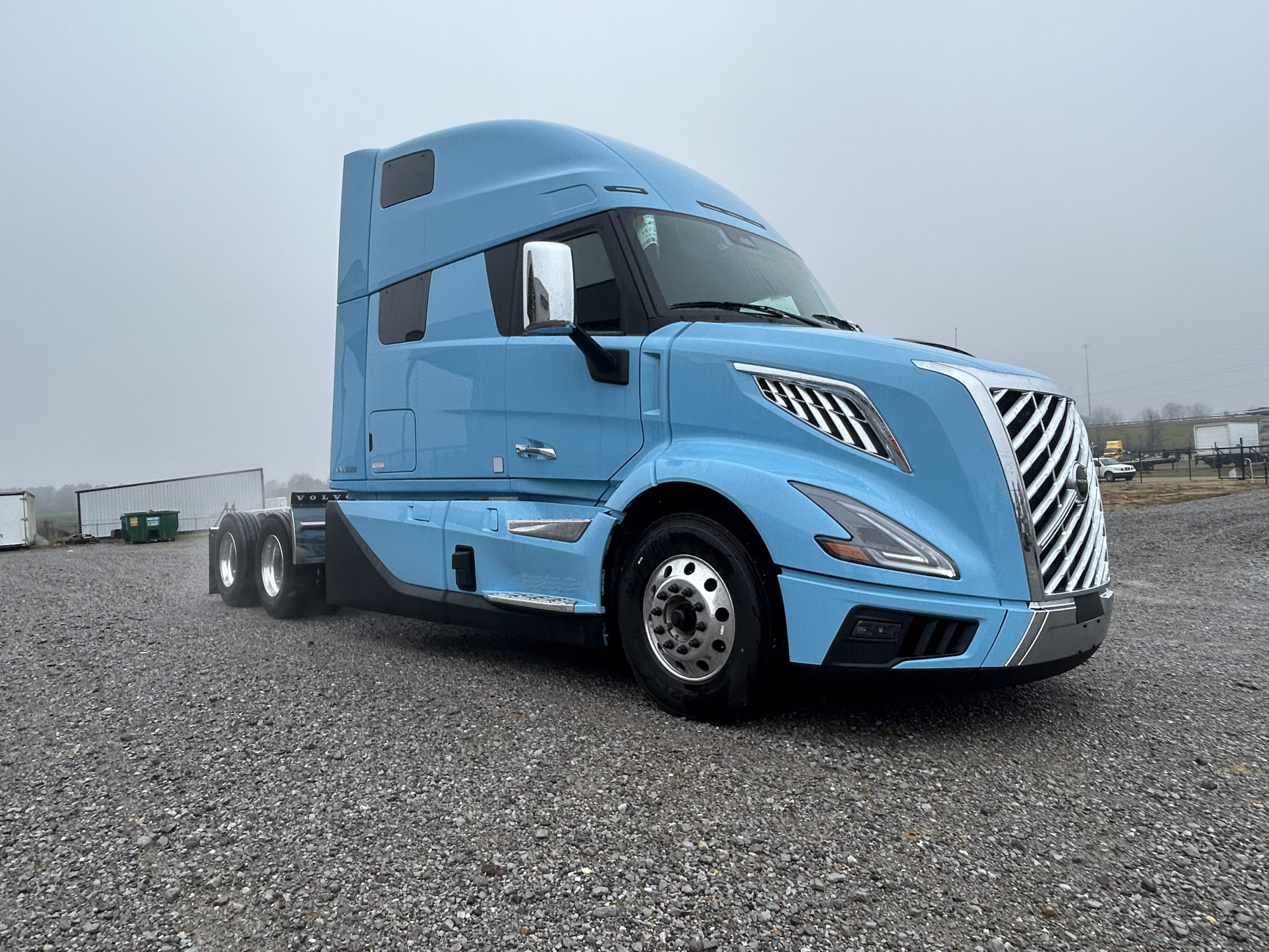 2025 Volvo VNL 860 Ultimate SN689512 - image 3 of 6