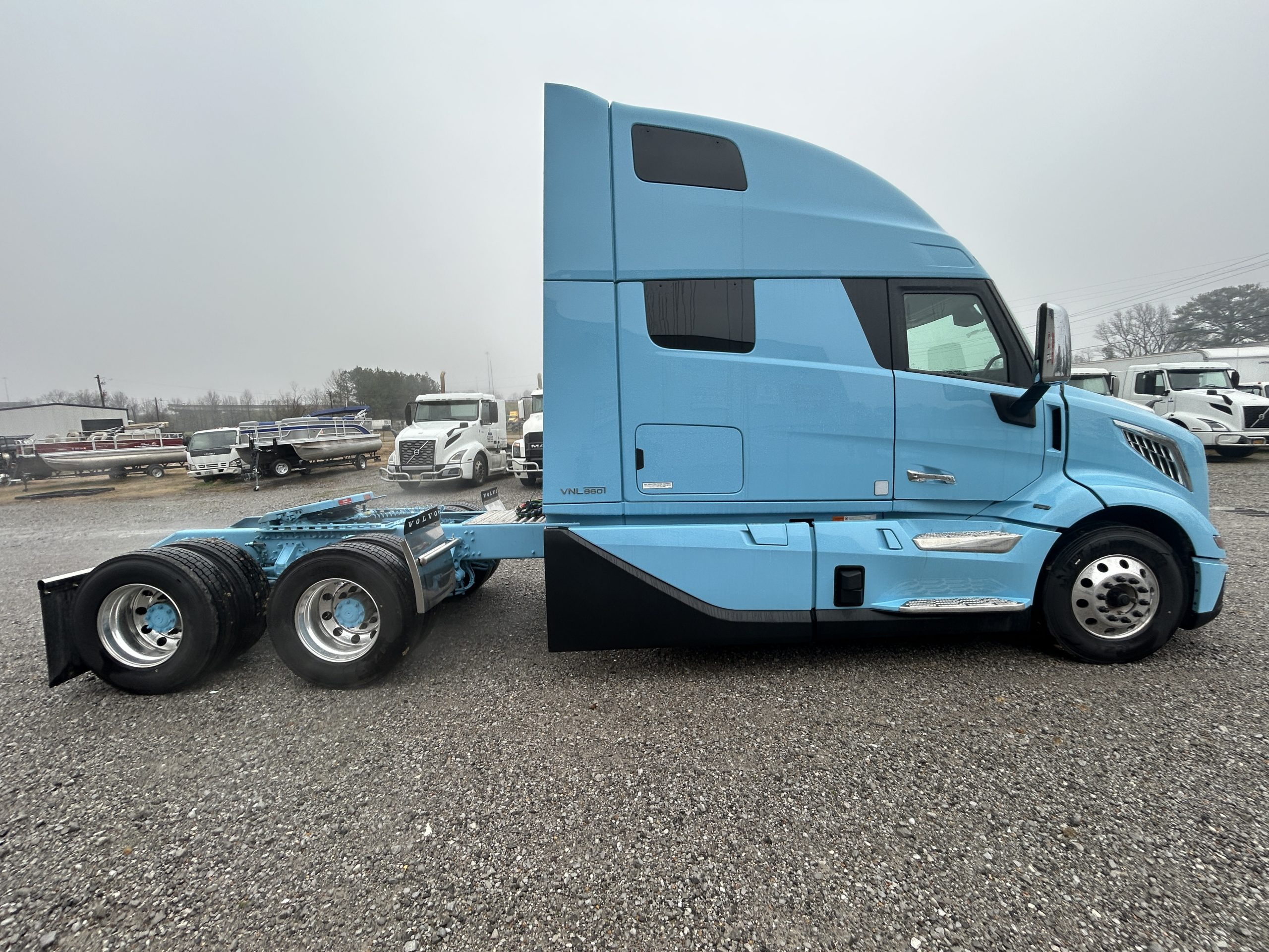 2025 Volvo VNL 860 Ultimate SN689512 - image 2 of 6