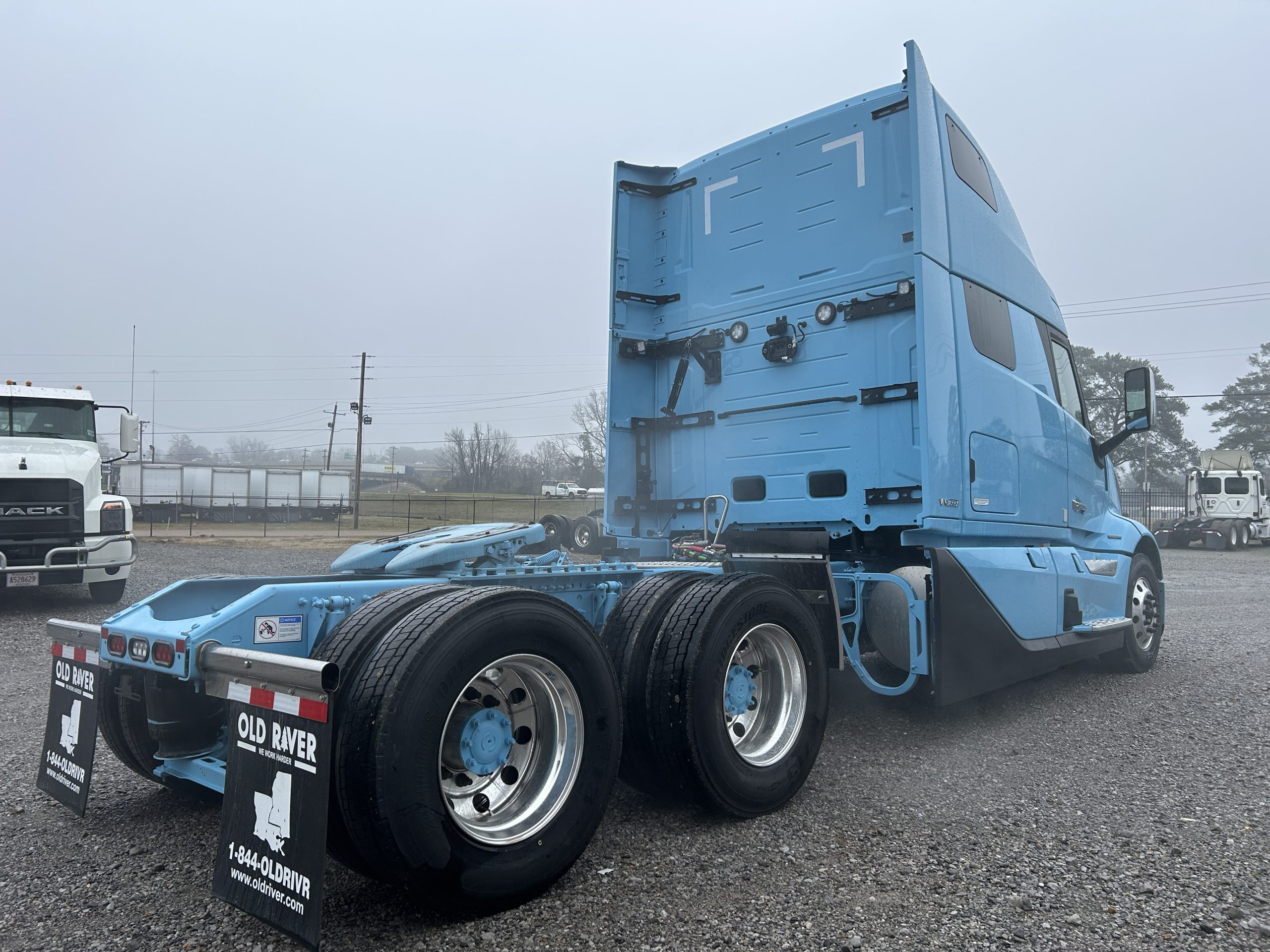 2025 Volvo VNL 860 Ultimate SN689512 - image 6 of 6