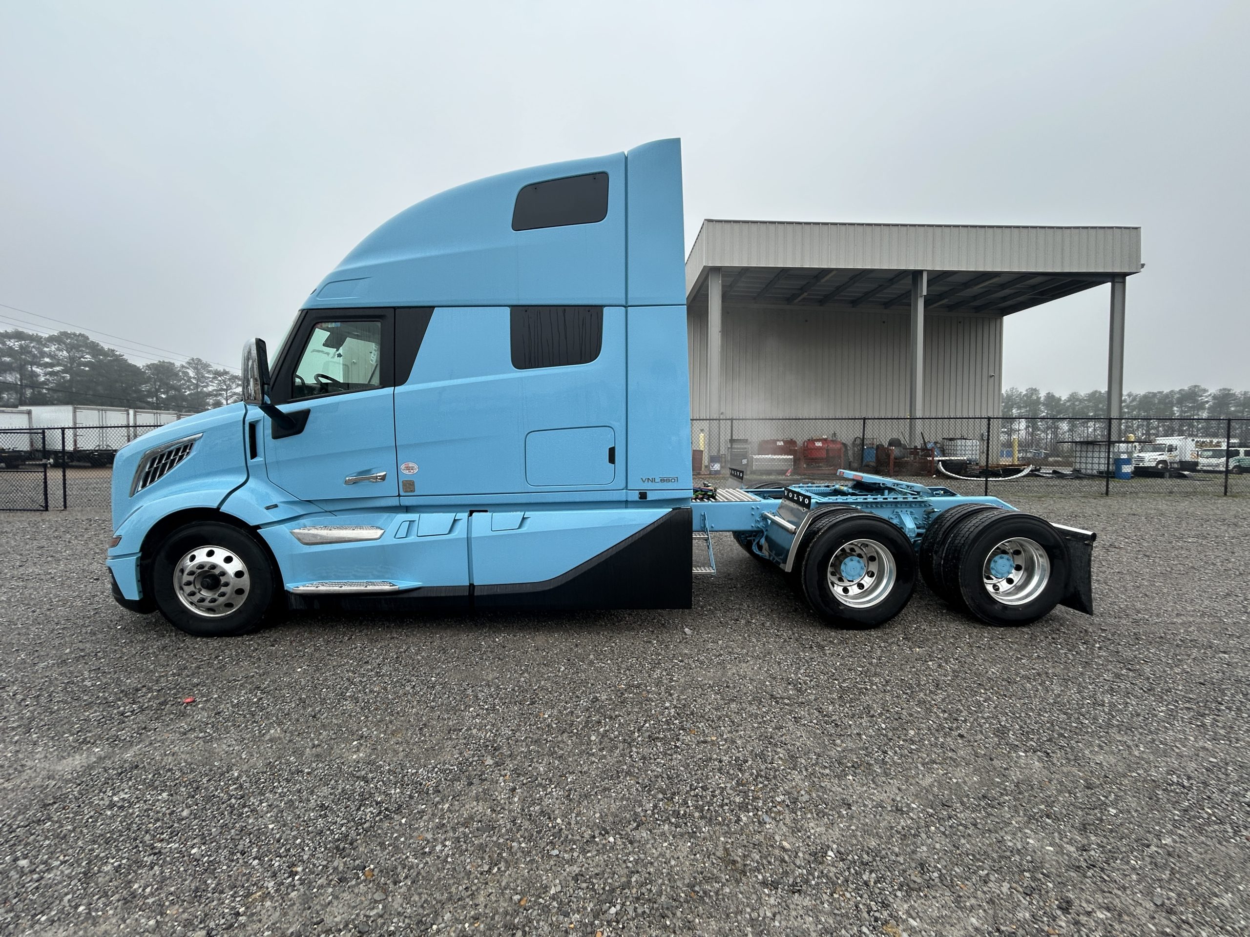 2025 Volvo VNL 860 Ultimate SN689512 - image 5 of 6