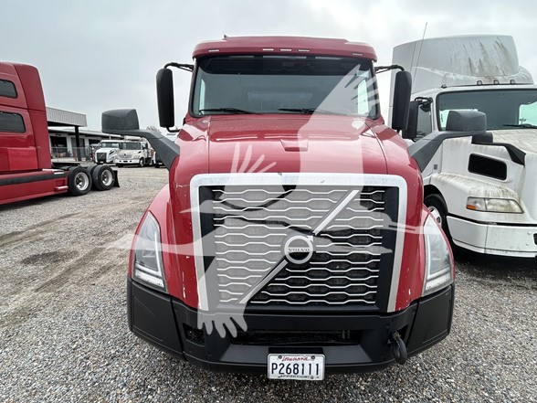 2020 VOLVO VNL64T300 - image 2 of 6