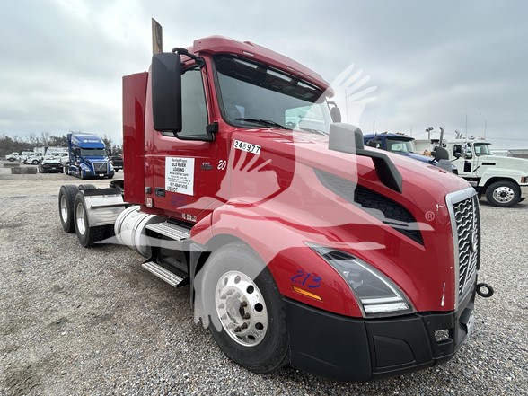 2020 VOLVO VNL64T300 - image 3 of 6