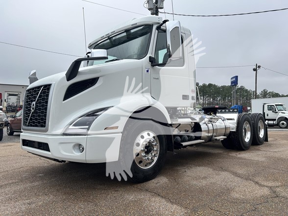 2026 VOLVO VNR64T300 - image 1 of 6