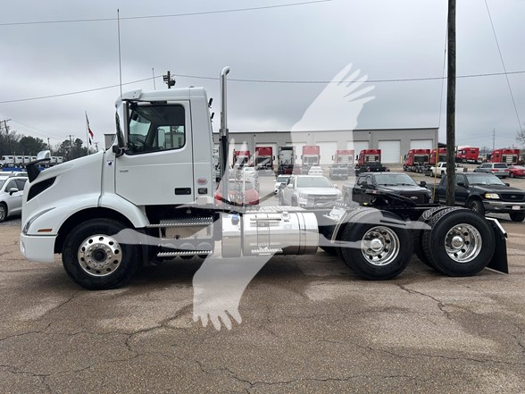 2026 VOLVO VNR64T300 - image 5 of 6