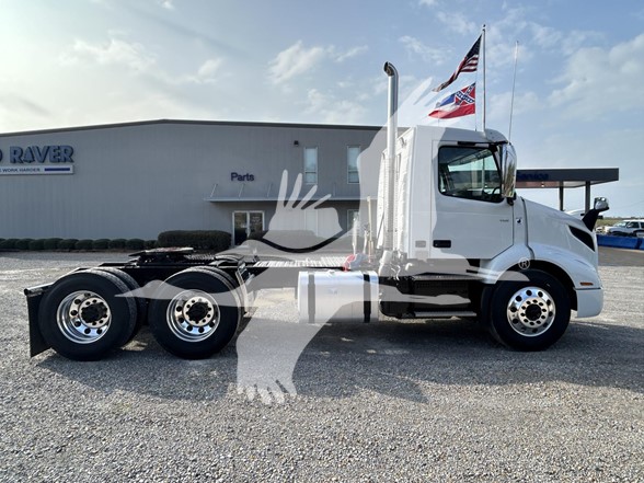 2026 VOLVO VNR64T300 - image 3 of 6