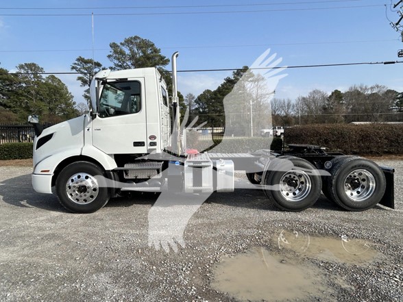 2026 VOLVO VNR64T300 - image 4 of 6