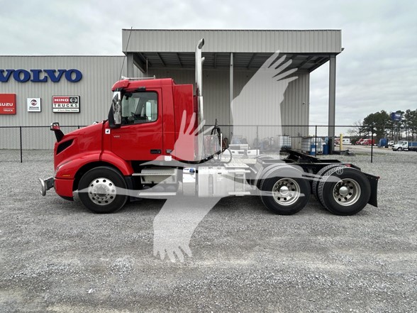 2020 VOLVO VNR64T300 - image 3 of 6