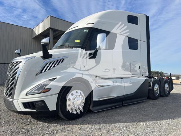 2025 VOLVO VNL64T860 - image 1 of 6