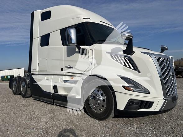 2025 VOLVO VNL64T860 - image 3 of 6