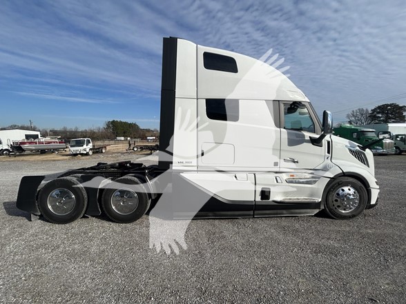 2025 VOLVO VNL64T860 - image 4 of 6