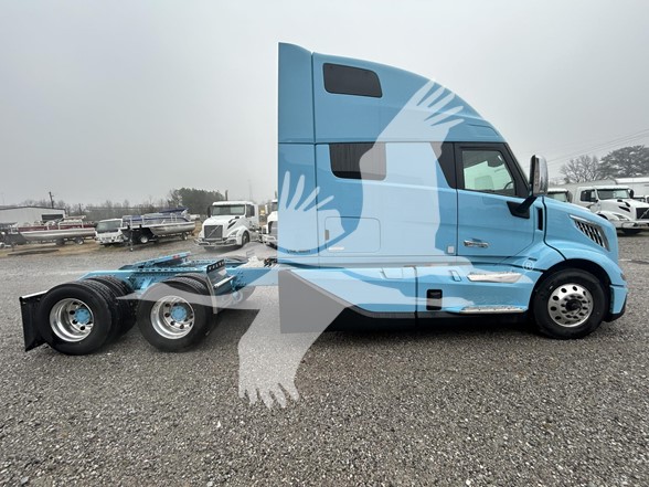 2025 VOLVO VNL64T860 - image 2 of 6