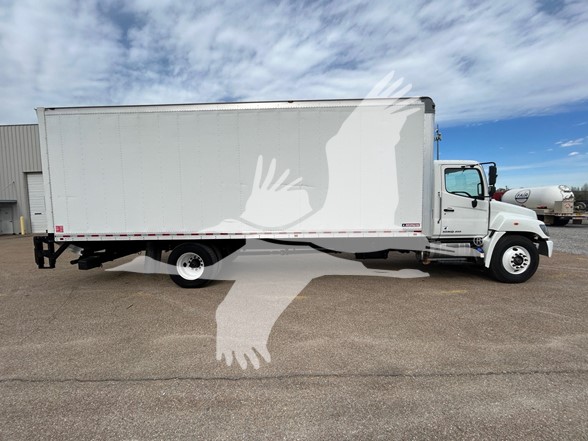 2020 HINO 268 - image 3 of 6
