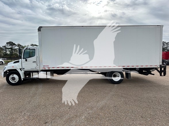 2020 HINO 268 - image 5 of 6
