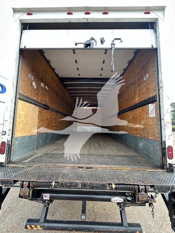 2020 HINO 268 - image 6 of 6