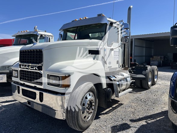 2023 MACK PINNACLE 64T - image 1 of 6