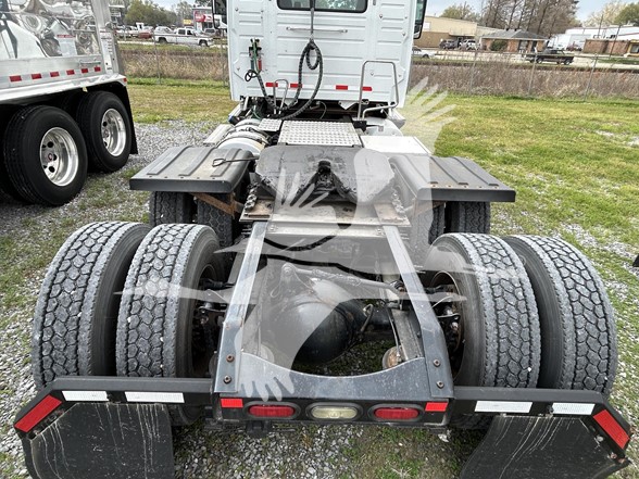 2016 VOLVO VNL64T300 - image 4 of 6
