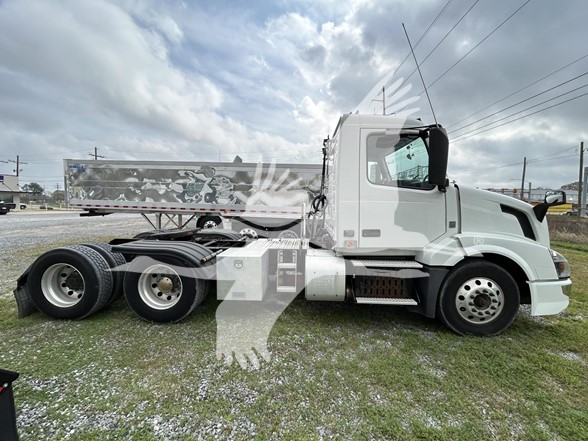2016 VOLVO VNL64T300 - image 6 of 6
