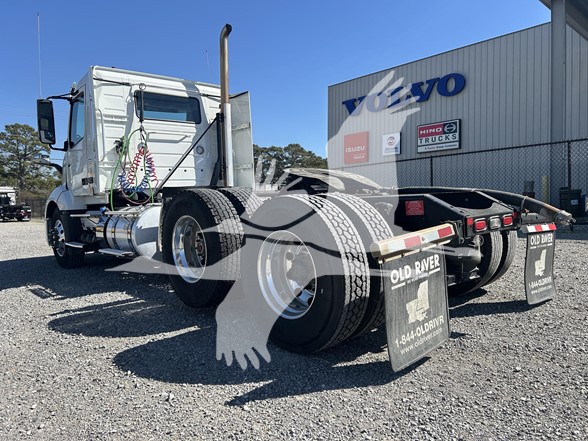 2020 VOLVO VNL42T300 - image 6 of 6