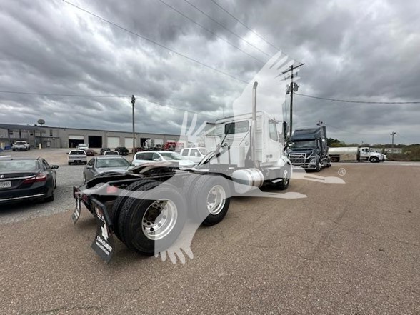 2020 VOLVO VNL64T300 - image 6 of 6