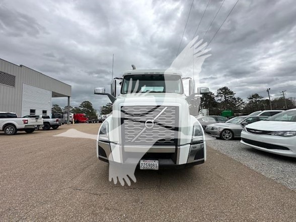 2020 VOLVO VNL64T300 - image 4 of 6