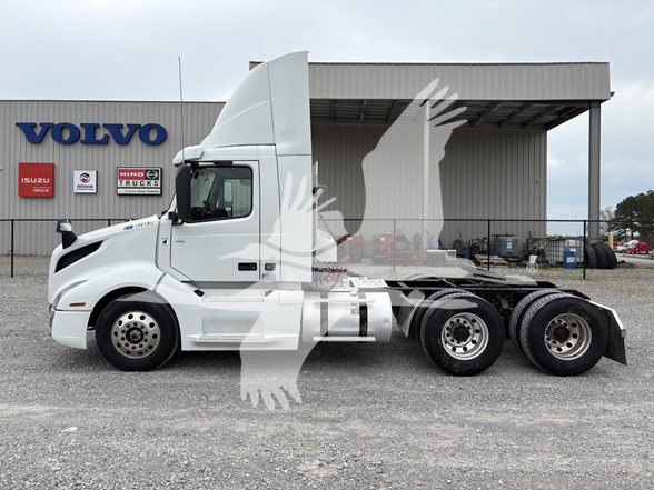 2019 VOLVO VNL64T300 - image 4 of 6