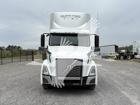 2019 VOLVO VNL64T300 - image 3 of 6