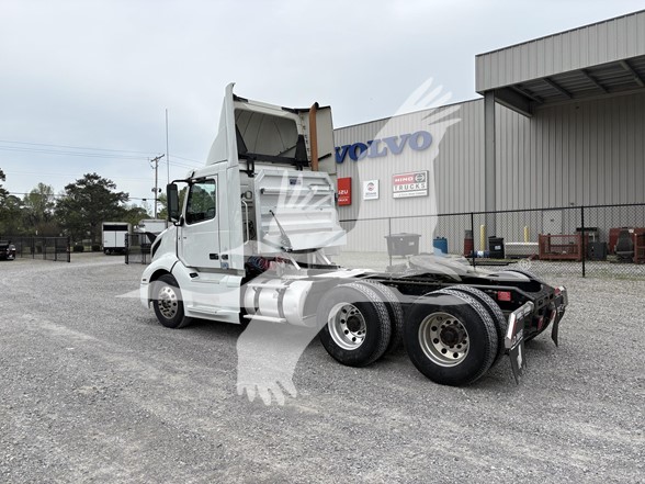 2019 VOLVO VNL64T300 - image 6 of 6