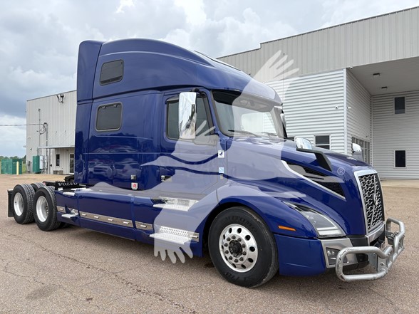 2022 VOLVO VNL64T860 - image 1 of 6