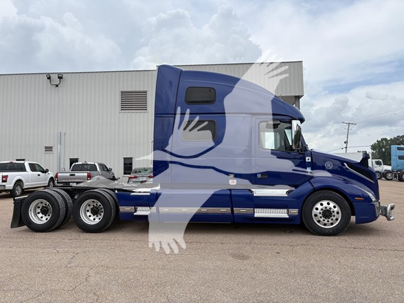 2022 VOLVO VNL64T860 - image 2 of 6