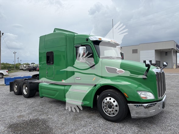 2020 PETERBILT 579 - image 2 of 6