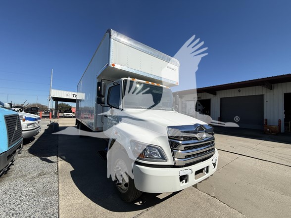 2025 HINO L6 - image 3 of 6