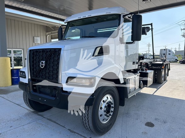 2025 VOLVO VHD64F300 - image 1 of 6