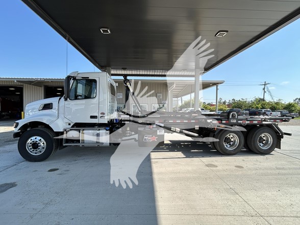 2025 VOLVO VHD64F300 - image 2 of 6