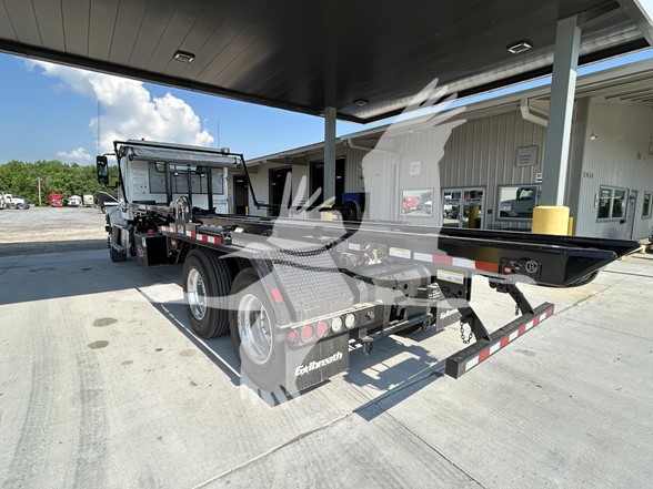 2025 VOLVO VHD64F300 - image 3 of 6