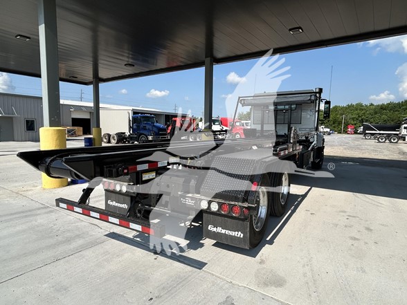 2025 VOLVO VHD64F300 - image 4 of 6