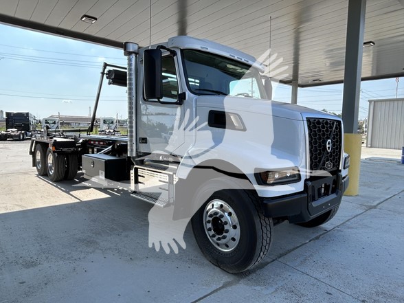 2025 VOLVO VHD64F300 - image 6 of 6