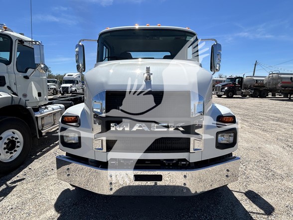 2026 MACK MD6 - image 1 of 6