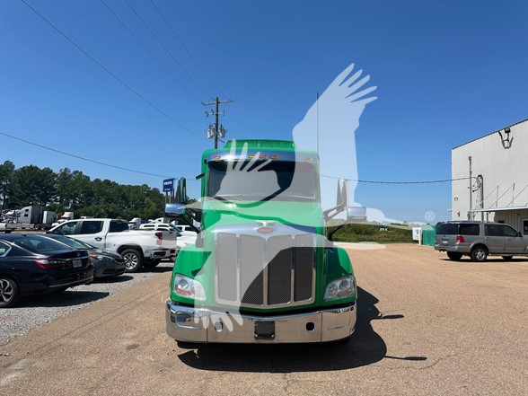 2020 PETERBILT 579 - image 2 of 6