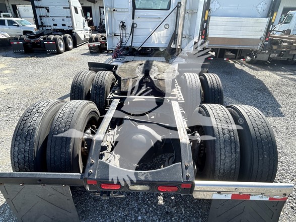 2020 VOLVO VNL64T300 - image 3 of 6