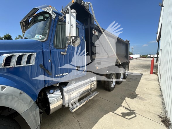 2017 MACK GRANITE GU713 - image 6 of 6