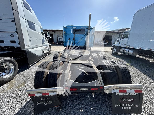 2018 VOLVO VNL64T300 - image 5 of 6