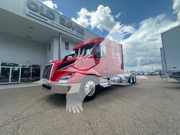 2021 VOLVO VNL64T740 - image 3 of 6